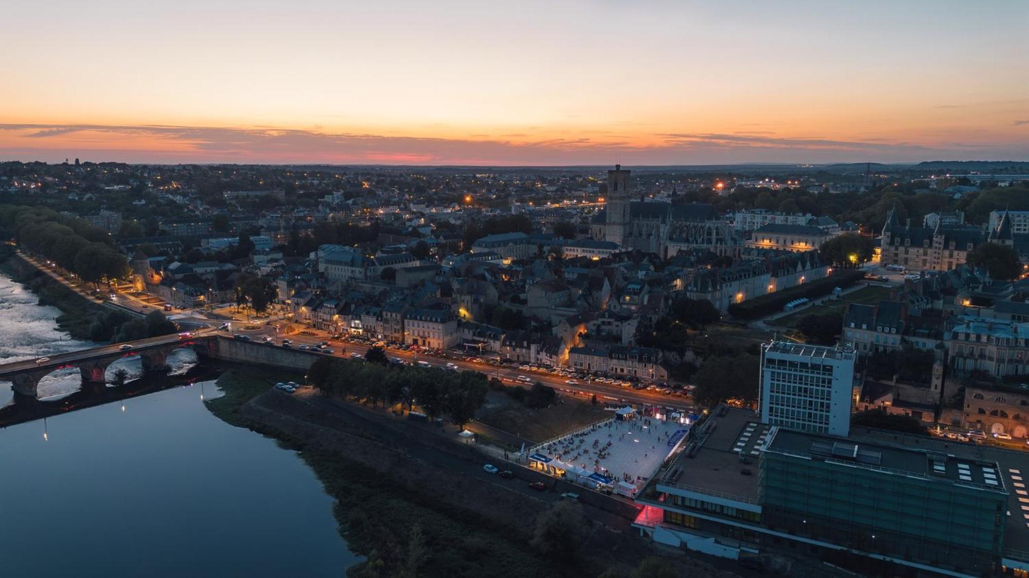 "Au Centre De Nevers" Hyper Centre Ville De Nevers, Proche Gare, Spacieux & Calme Ngoại thất bức ảnh